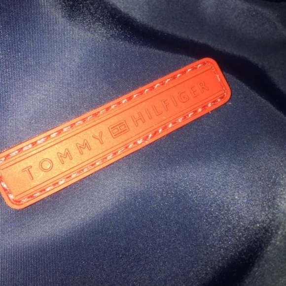 Tommy Hilfiger - Picture 2 of 5